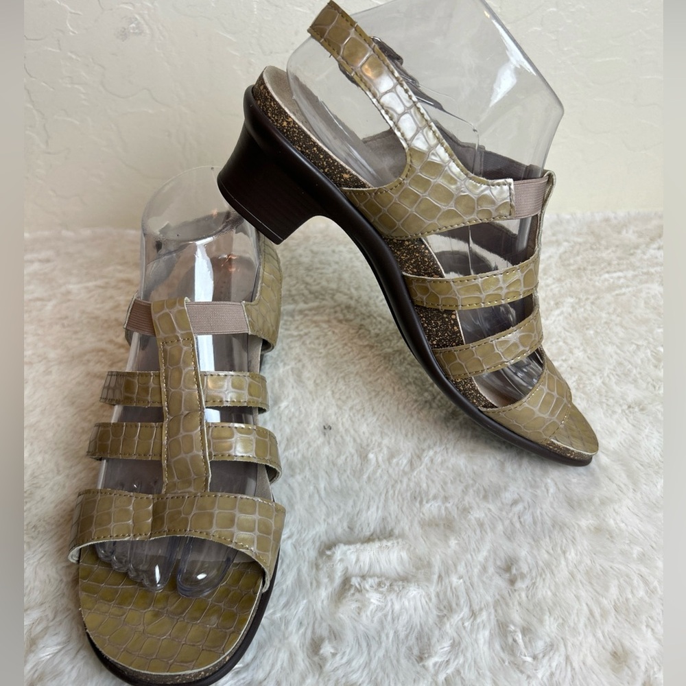SAS Sandals 9.5 W Comfort Leather Heels Open Toe ALLEGRO Taupe Croc Print NEW